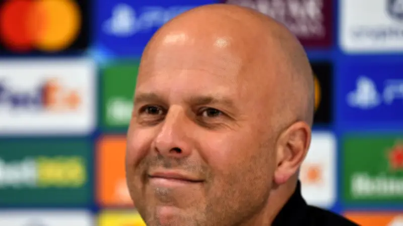 سلوت يبرر غياب صلاح عن قمة باريس سان جيرمان: نحتاج للتسجيل