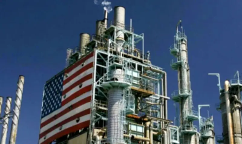 انخفاض العقود الآجلة للنفط الأمريكي بشكل عاجل وسط مخاوف اقتصادية