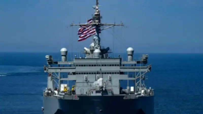 البحرية الأمريكية تعترض ناقلات نفط إيرانية في مضيق هرمز وسط تصاعد التوتر