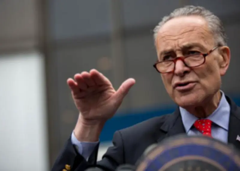 زعيم الديمقراطيين يصف عملية ترامب في إيران بـ"الفشل الملحمي" وليس "الغضب الملحمي"