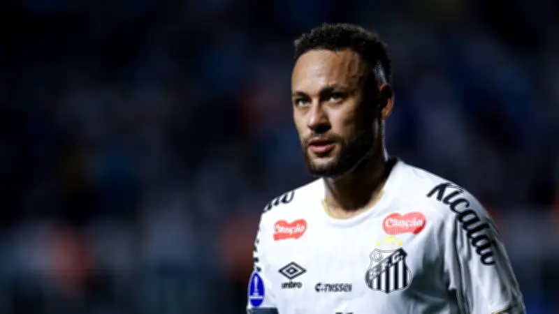 نيمار يرد على جماهير سانتوس بعد التعادل: "هل أنا مدلل؟" ويوجه انتقادات لاذعة