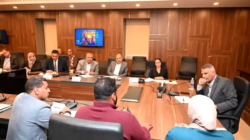 محافظ جنوب سيناء يعقد أول لقاء جماهيري لبحث طلبات المواطنين في طور سيناء