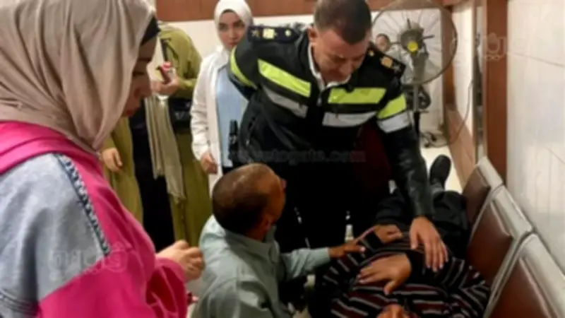 رئيس مرور منيا القمح ينقذ مواطنًا فاقد الوعي ويتكفل بتكاليف ترخيص سيارته