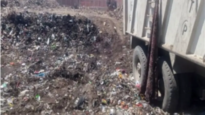 محافظ الشرقية يأمر برفع تراكمات القمامة في مضرب الأرز بفاقوس فورًا