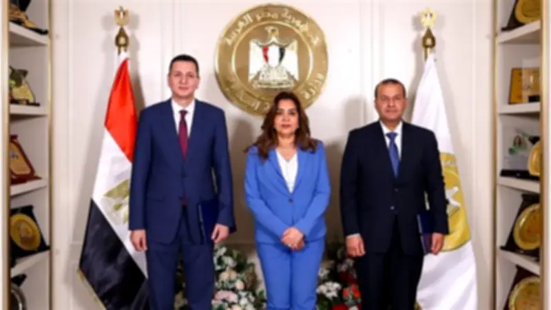 وزيرة التنمية المحلية توقع عقدًا لإنشاء منظومة رصد جوي ذكي باستخدام الدرونز لأول مرة