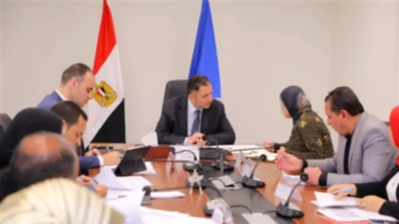 محافظ دمياط يتابع استعدادات إطلاق التأمين الصحي الشامل في المحافظة