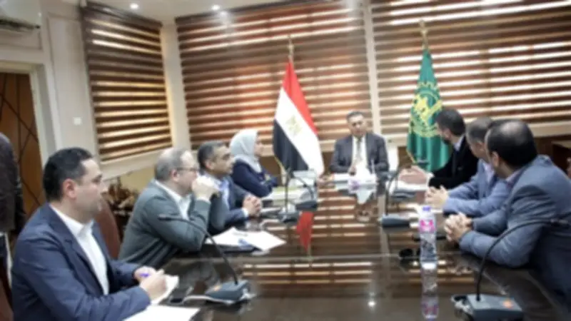 محافظ القليوبية يعقد اجتماعًا لاستكمال مناقشة مشروع استغلال ممشى النيل في بنها