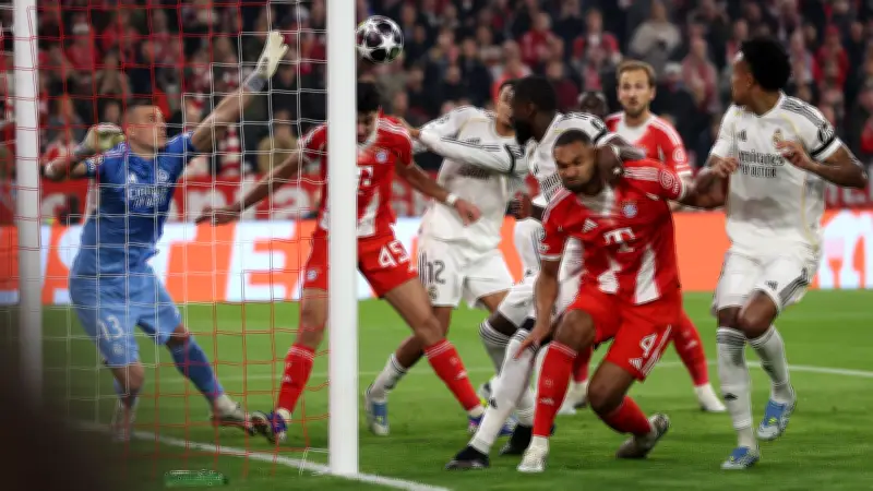 خبير تحكيمي يثير الجدل حول هدف بايرن ميونخ في مباراة أرسنال بدوري الأبطال