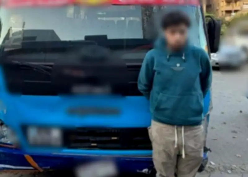 ضبط سائق نقل جماعي بعد صدم سيارتين والهروب في النزهة بالقاهرة
