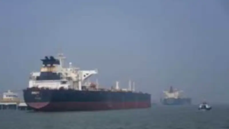 واشنطن تعترض سفينة إيرانية في هرمز وتجبرها على العودة إلى مياهها الإقليمية