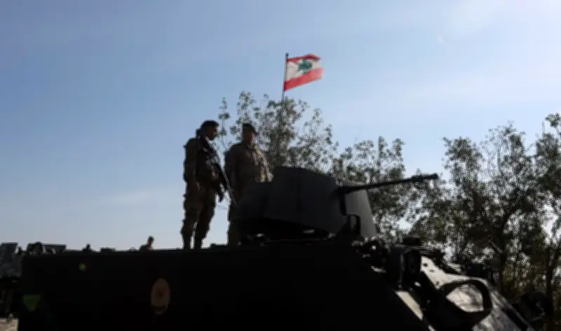 الجيش اللبناني يدعو لتأجيل العودة إلى الجنوب وسط تصاعد التوترات الحدودية