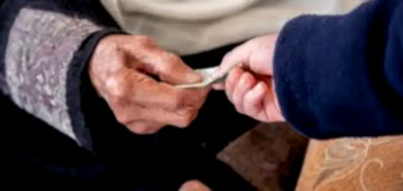 دار الإفتاء توضح حكم إعطاء الزكاة لصاحب المسكن الكبير وبناء المساجد