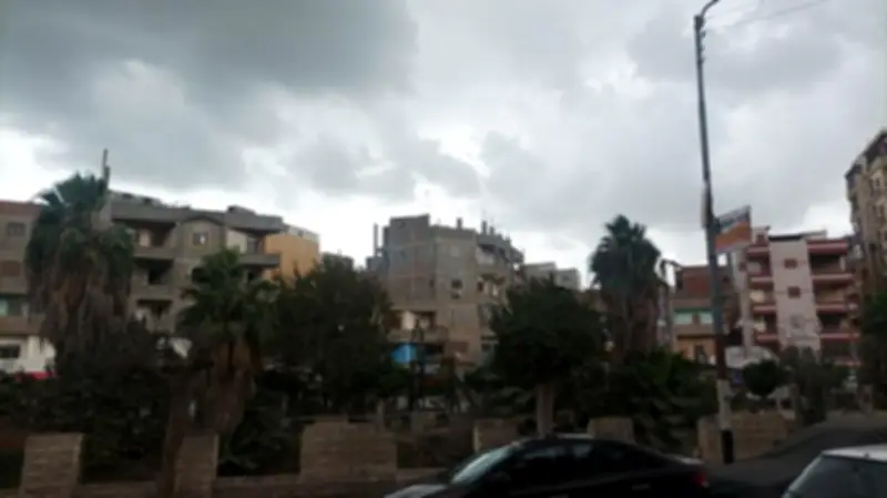 عاصفة ترابية تضرب عدة مدن.. تحذيرات من نشاط الرياح وتوقعات بانحسارها تدريجياً