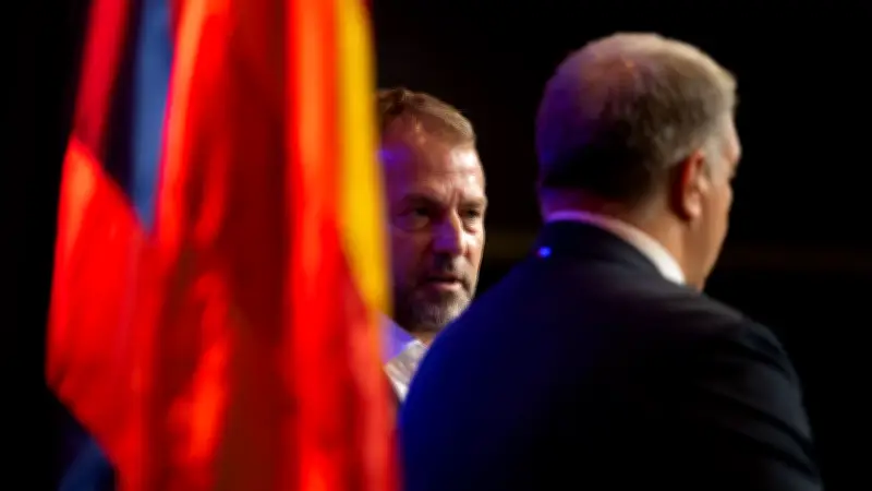 برشلونة وفليك: خطة التمديد تصطدم برغبة المدرب في الانتظار حتى نهاية الموسم