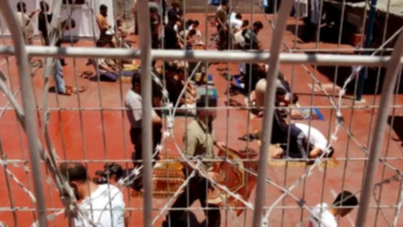 خبير قانوني دولي يحذر: انتهاكات الأسرى الفلسطينيين تختبر فاعلية القانون الدولي والآليات الأممية