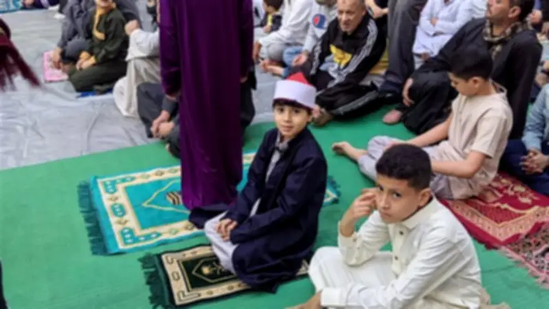 الأزهر يؤكد استحباب اصطحاب الأطفال لصلاة الجمعة لتنشئتهم على حب المساجد