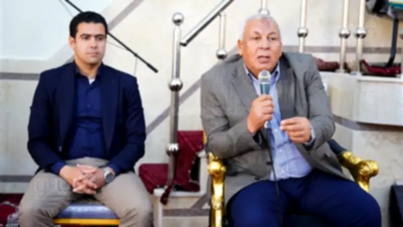 محافظ مطروح يلتقي أهالي قرية أطنوح ويوجه بحلول عاجلة لأزمات المياه والكهرباء والتعليم