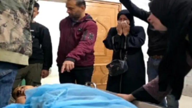 استشهاد فلسطيني وإصابة آخرين بقصف إسرائيلي على خيام النازحين شمال غزة