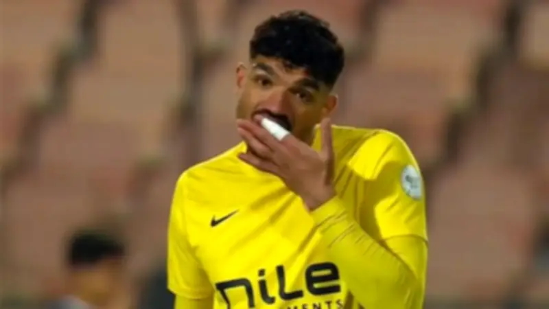 محمد صبحي يدعم الزمالك من المدرجات في مواجهة شباب بلوزداد بالكونفدرالية