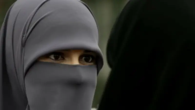 بعد حادثة مستشفى الحسين.. هل يجوز شرعًا حظر النقاب؟ عالم أزهري يوضح الفرق بين الحجاب والنقاب