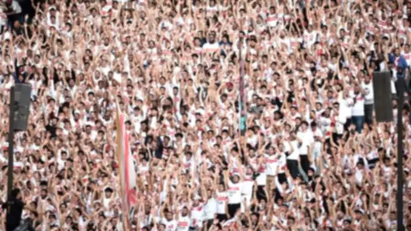 جماهير الزمالك ترفع تيفو "لعنة الملك" في نصف نهائي الكونفدرالية