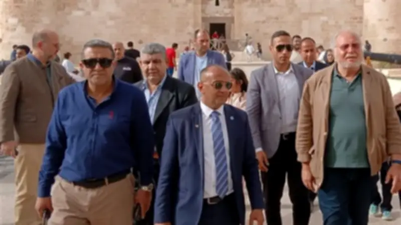 الأمير أحمد فؤاد الثاني يزور قلعة قايتباي بالإسكندرية برفقة أسرته وسط ترحيب حار