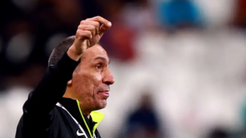 مدرب تاريخي من البريميرليج ينقذ نادي الخليج بعد رحيل دونيس للمنتخب السعودي