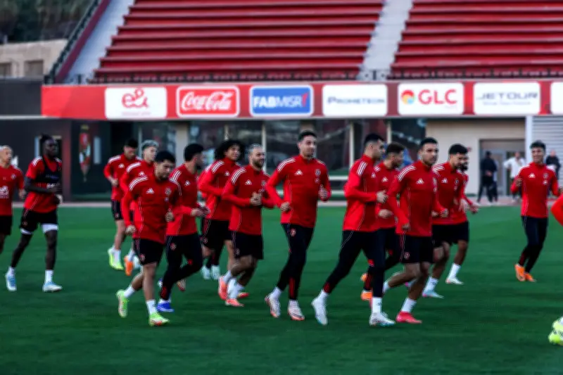 الأهلي يواصل تدريباته على ملعب التتش استعدادًا لمباريات الدوري المصري