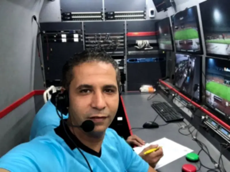 الحكم الدولي محمود عاشور يعلن اعتزاله التحكيم بعد مسيرة حافلة بالإنجازات