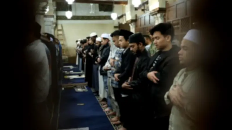 أمين الفتوى يوضح: الألفاظ السيئة لا تبطل الصلاة ولا تضيع الحسنات