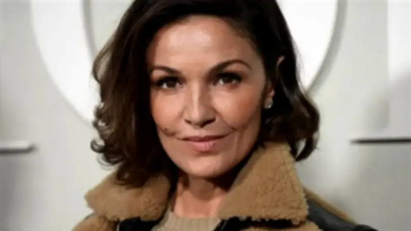 وفاة الممثلة المغربية الفرنسية نادية فارس بعد أزمة قلبية في مسبح باريسي