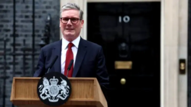 أزمة ماندلسون تهدد مستقبل ستارمر السياسي في بريطانيا وسط صراعات داخلية