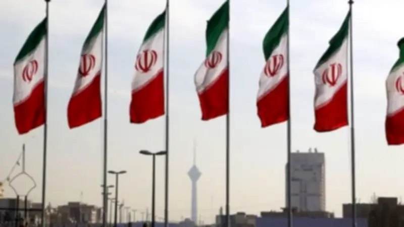 إيران تؤكد تمسكها بحقوقها وتدعو لبقاء مضيق هرمز مفتوحاً أمام الملاحة الدولية