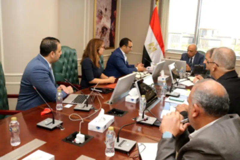 وزير الكهرباء يؤكد على تعزيز الشبكة الموحدة وزيادة قدرتها لتلبية الطلب المتزايد