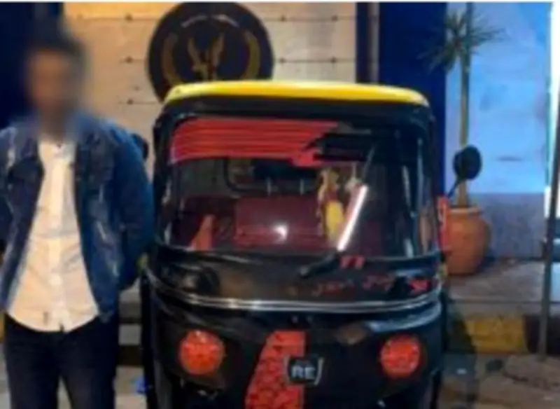 ضبط سائق توك توك في الإسكندرية بتهمة الاصطدام بسيارة والاعتداء على قائدها