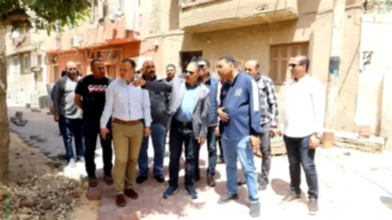 محافظ الشرقية يتفقد أعمال تركيب الإنترلوك في منطقة أبوالريش بالزقازيق