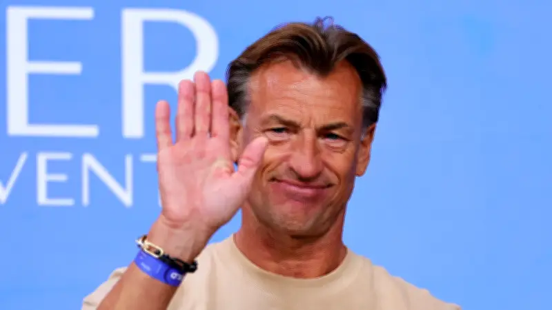 مساعد رينارد يهاجم الاتحاد السعودي بعد إقالة المدرب الفرنسي: "الظلم يحتاج إلى متواطئين"