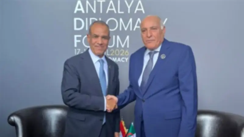 وزير الخارجية المصري يلتقي نظيره الجزائري لمناقشة الأوضاع الإقليمية وتعزيز التعاون الثنائي