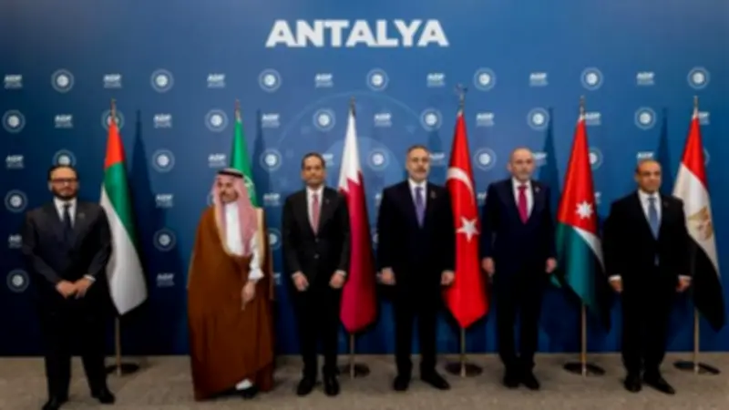 وزير الخارجية المصري يؤكد في أنطاليا على ضرورة تدفق المساعدات لغزة ويدين عنف المستوطنين