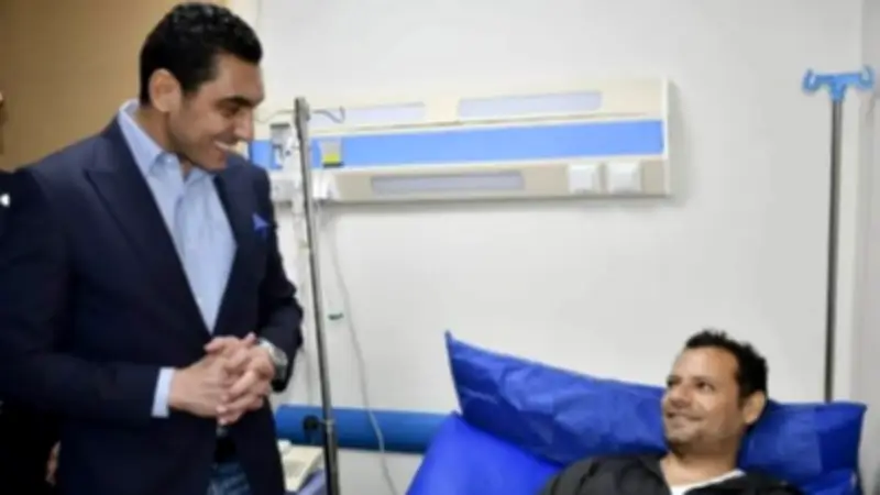 وزير الشباب والرياضة يزور عامل نظافة مصاب في نادي شيراتون ويؤكد الدعم الكامل
