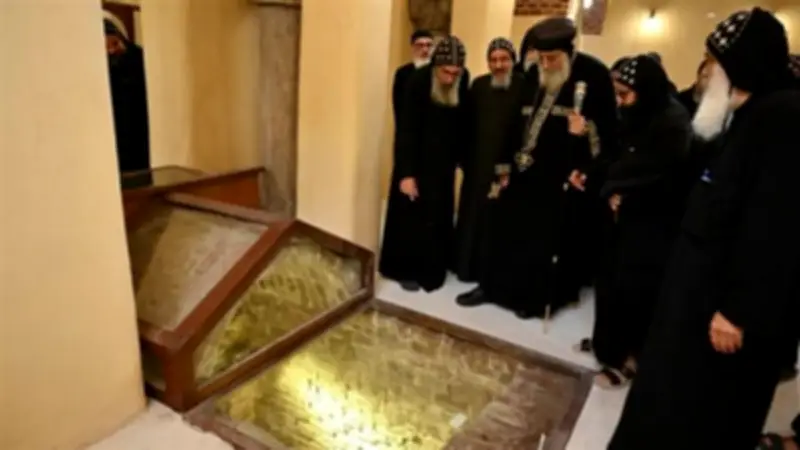 البابا تواضروس يزور دير أبومقار ويشرح مكتسبات القيامة للرهبان