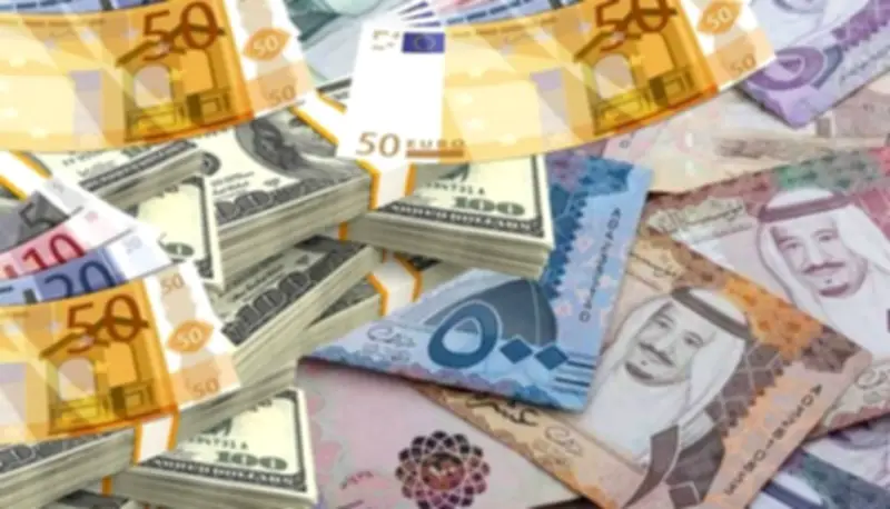 تقلبات أسعار العملات العربية اليوم: ارتفاع الدينار الكويتي وانخفاض الريال السعودي