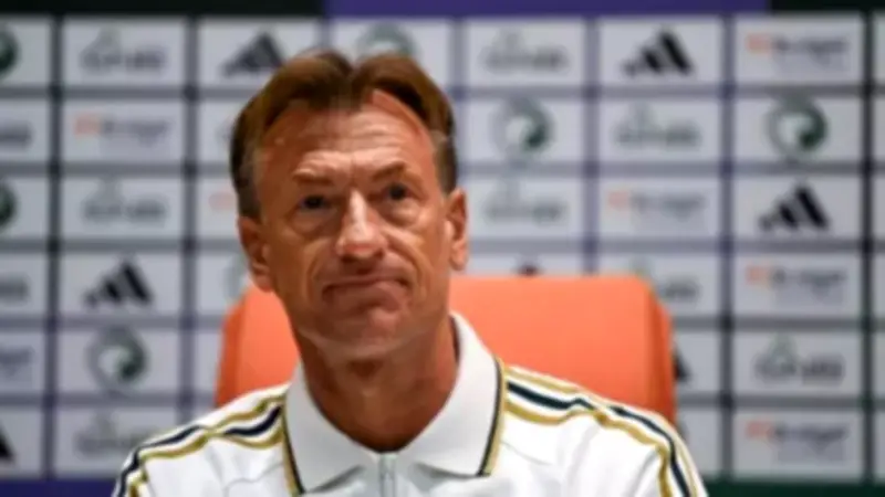 الأهلي ينفي مفاوضات رسمية مع رينارد ويؤكد دعمه للجهاز الفني الحالي