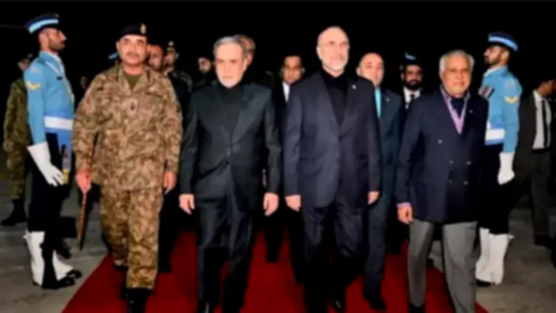 إعلام باكستاني: ترامب ناقش مع قائد الجيش الباكستاني وضع مضيق هرمز والاتفاق مع إيران