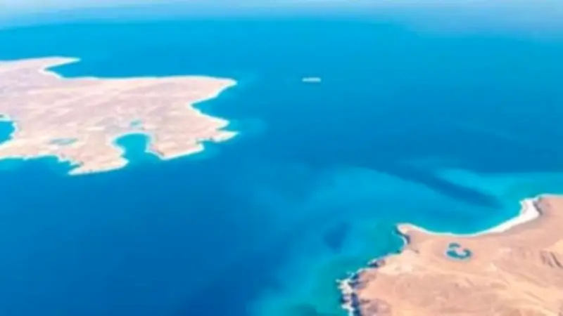 مضيق هرمز على صفيح ساخن: هدنة هشة وصراع مفتوح يهددان شريان النفط العالمي