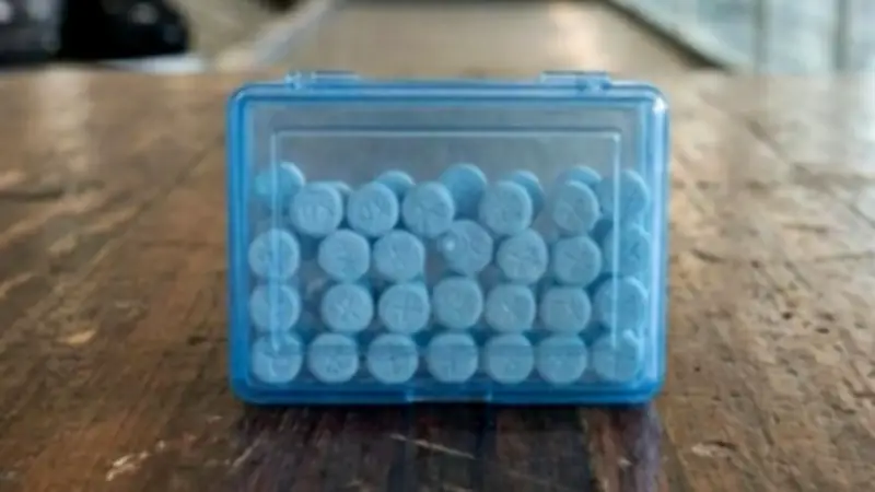 جمارك مطار شرم الشيخ الدولي تحبط محاولة تهريب أقراص مخدرة من راكب كولومبي