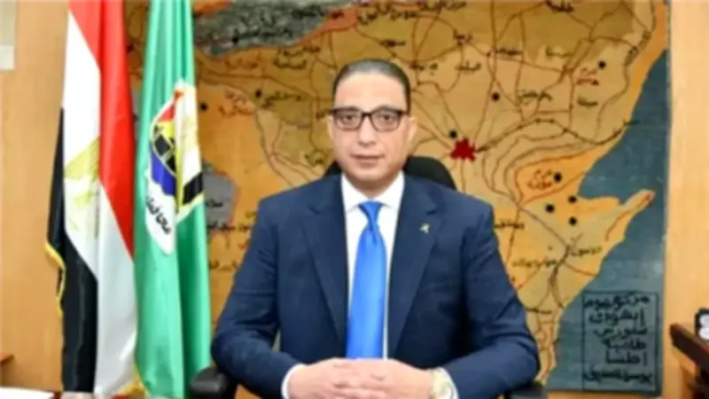 محافظ الجيزة يحث طلاب جامعة القاهرة على اغتنام الفرص العملية في ملتقى التوظيف
