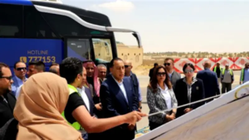 مدبولي يتفقد تقدم مشروع خط سكة حديد بئر العبد ـ رأس النقب في شمال سيناء