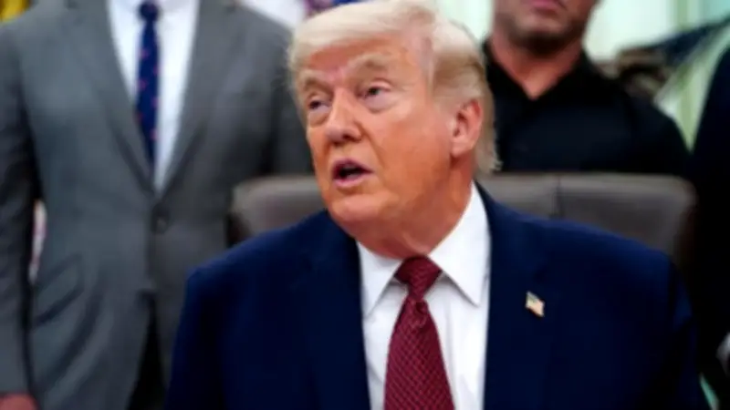 تصعيد أمريكي حاد: ترامب يهدد إيران بـ"تدمير شامل" ويرسل مبعوثيه إلى باكستان