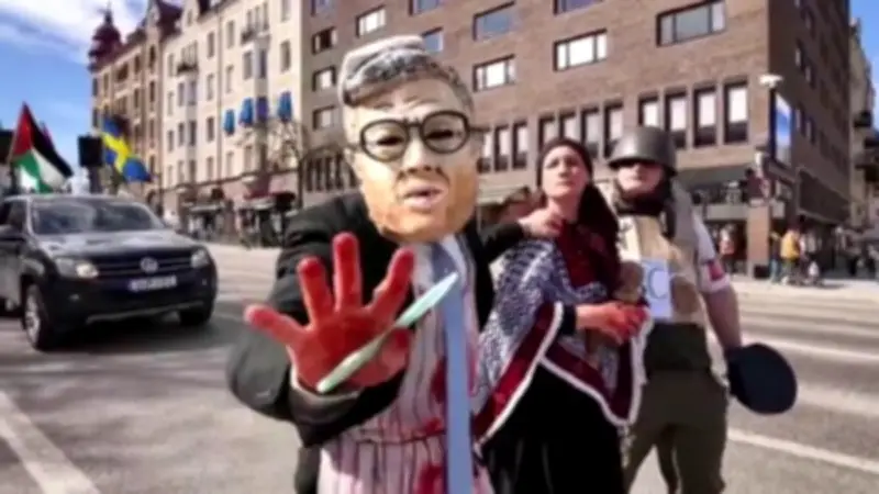 جدل في السويد بعد عرض مسرحي يصور بن غفير يقتل طفلاً فلسطينياً خلال مظاهرة مؤيدة